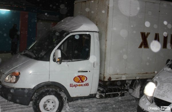  У Луцьку через негоду людям бракує хліба. ФОТО